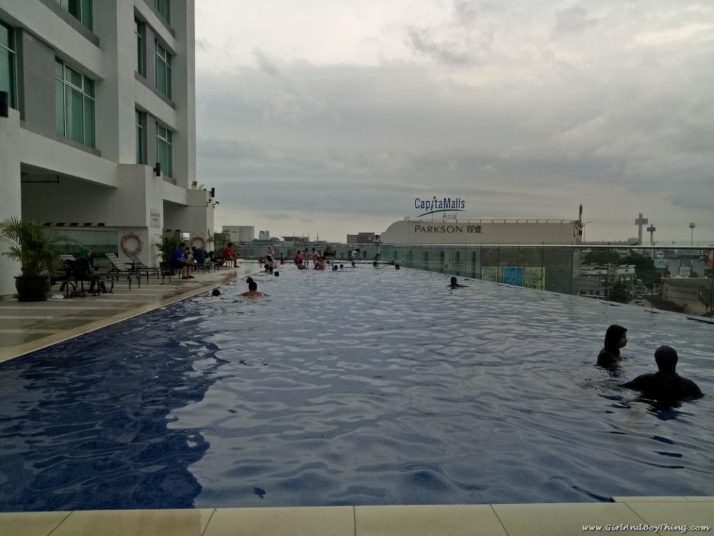 zenith-hotel-kuantan-infinity-pool