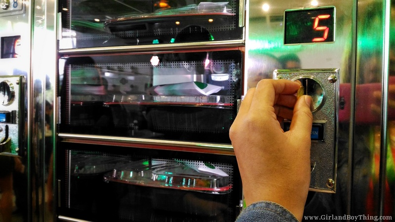 Robbie’s Deli in A Hurry: Fresh, Fast and Fun Dining From A Wall!