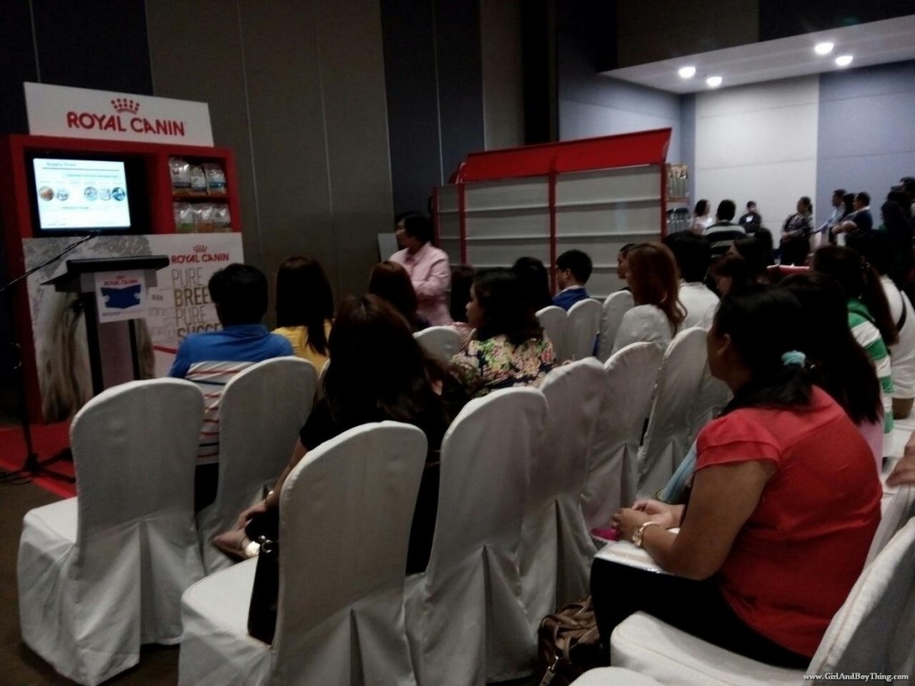 Royal Canin Pet Shop University