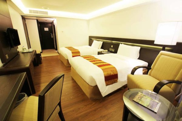 CENTURY PARK HOTEL'S AMAZING CHRISTMAS ADVENTURE ROOM PACKAGE