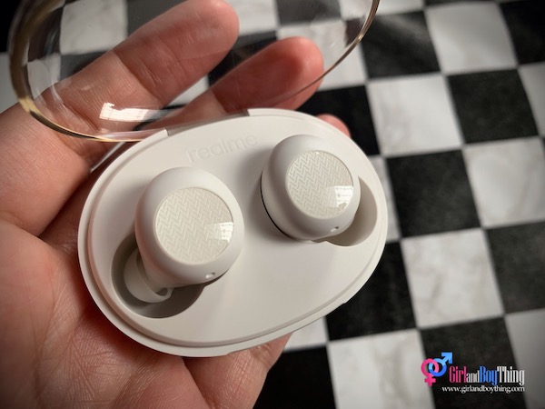 realme Buds Q2s Review: Where Functionality Meets Style