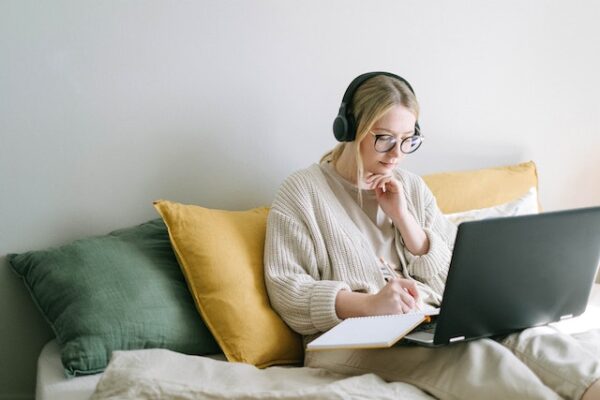 5 FUN ONLINE ACTIVITIES TO REDUCE BOREDOM AT HOME