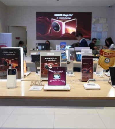 HONOR Connect ecosystem featuring HONOR Magic V6, MagicPad4, Watch 6, and Earbuds 4